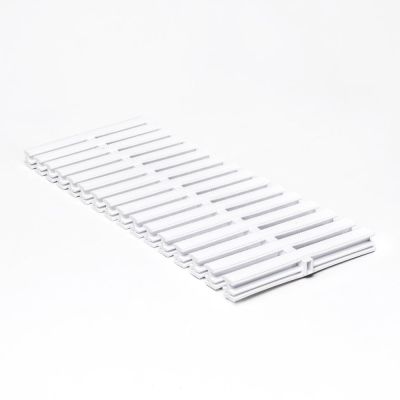 Flex grate for overflow gutter